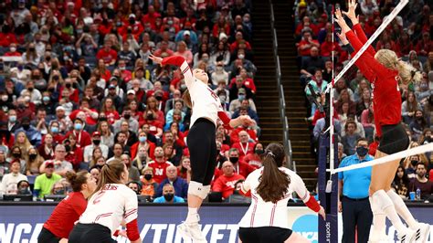 Wisconsin Volleyball Teams Nude Locker Room Photos: Social。